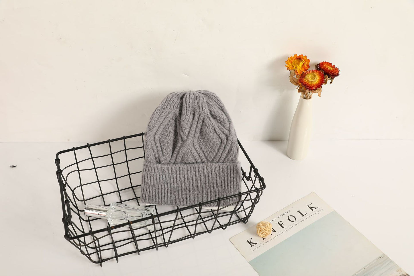 Retro three-dimensional rhombus pattern knitted hat