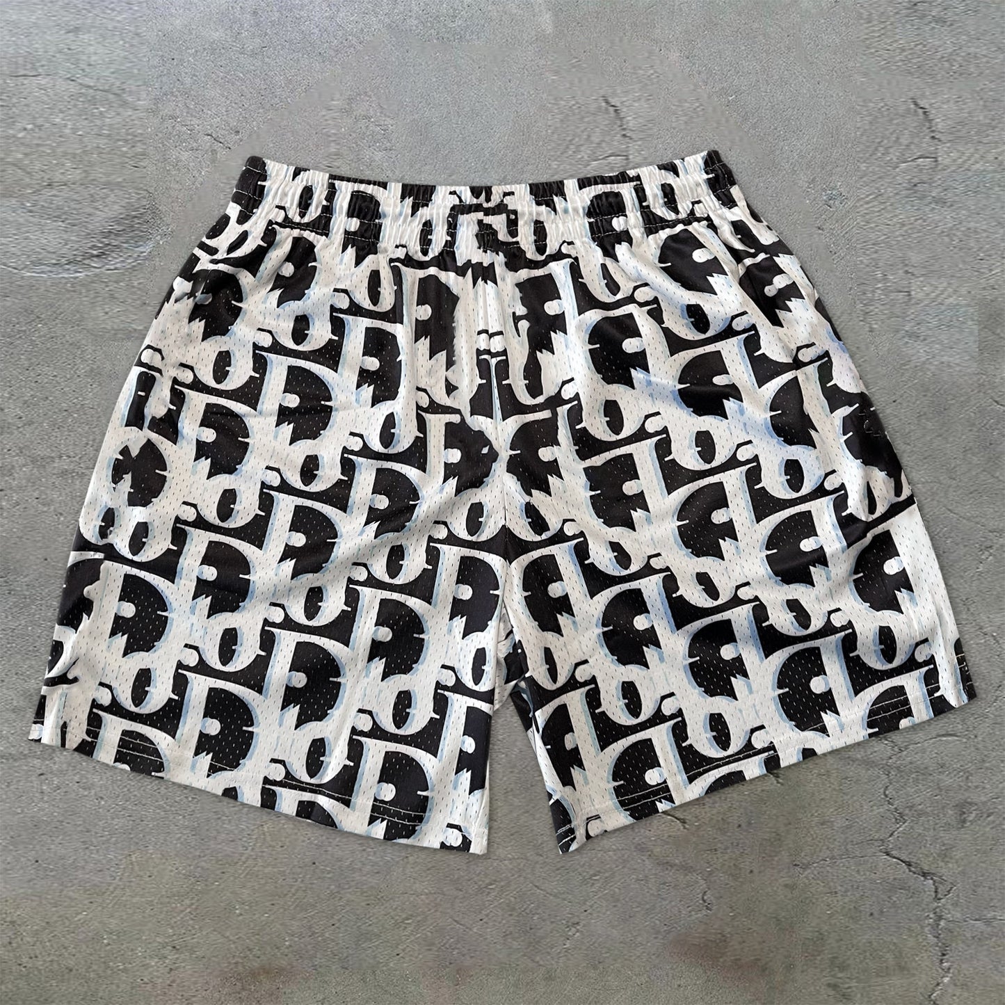 Sleek Vintage Print Street Mesh Shorts